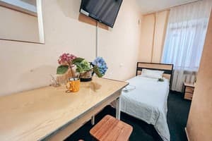 Возле метро Вокзальная на ул. Богдановская 10