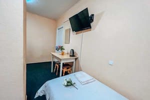 Возле метро Вокзальная на ул. Богдановская 14