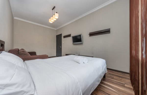 на ул. Коновальца 7/9 2